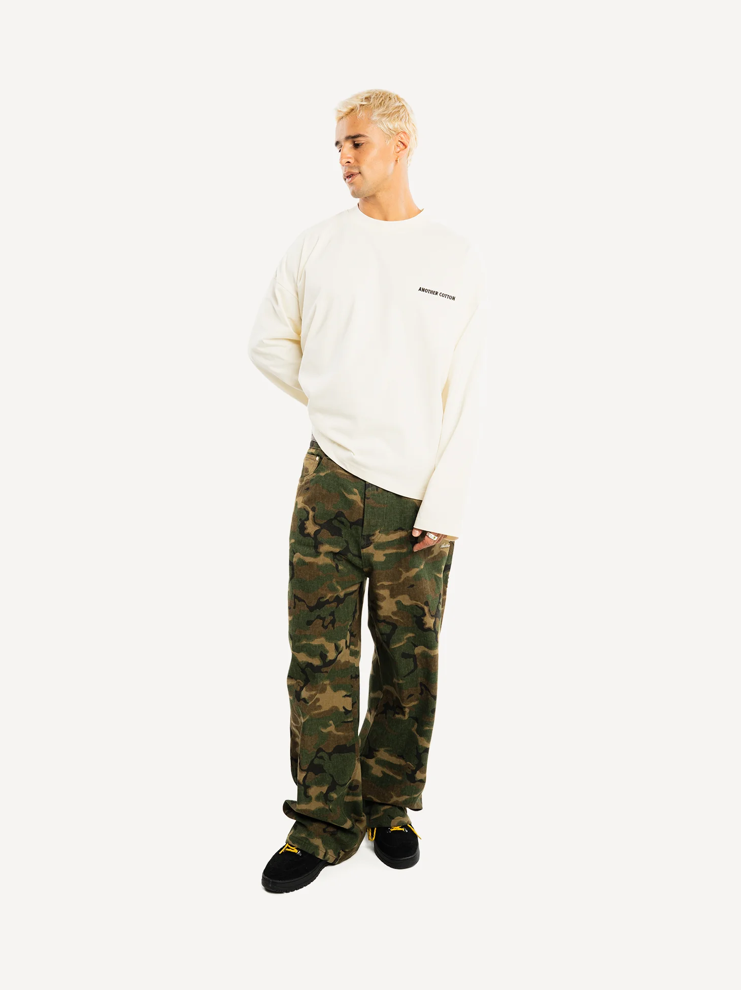 Baggy Fit Camo Jeans - Image 3