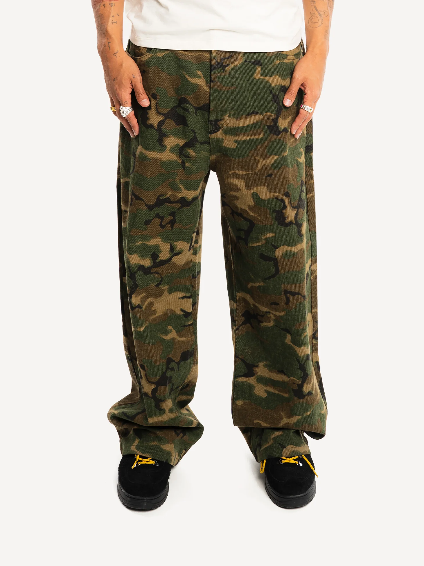 Baggy Fit Camo Jeans - Image 5