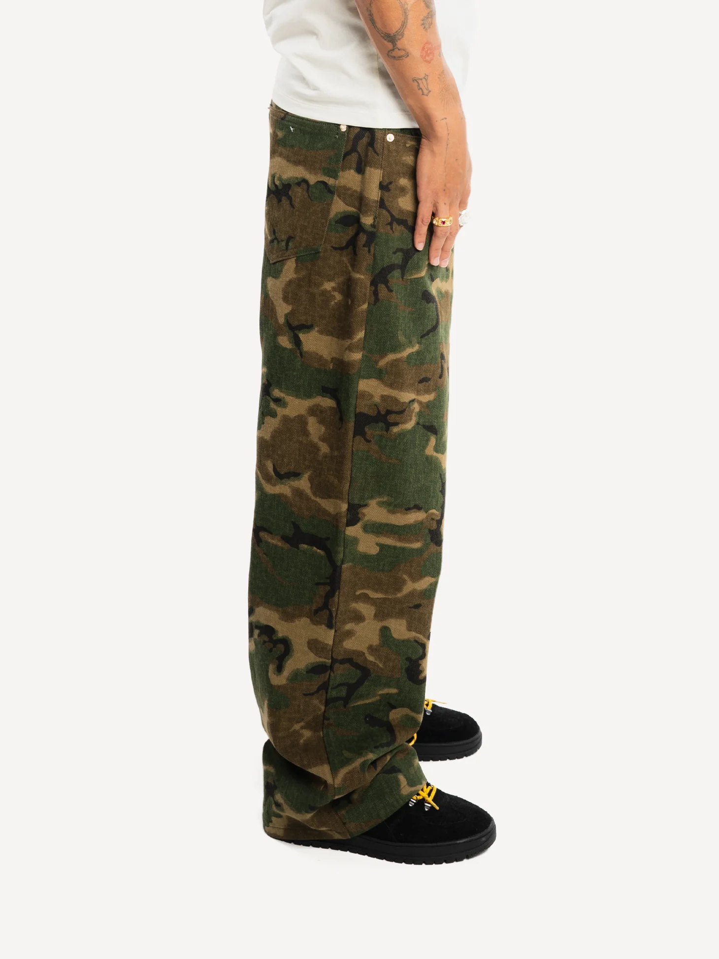 Baggy Fit Camo Jeans - Image 6