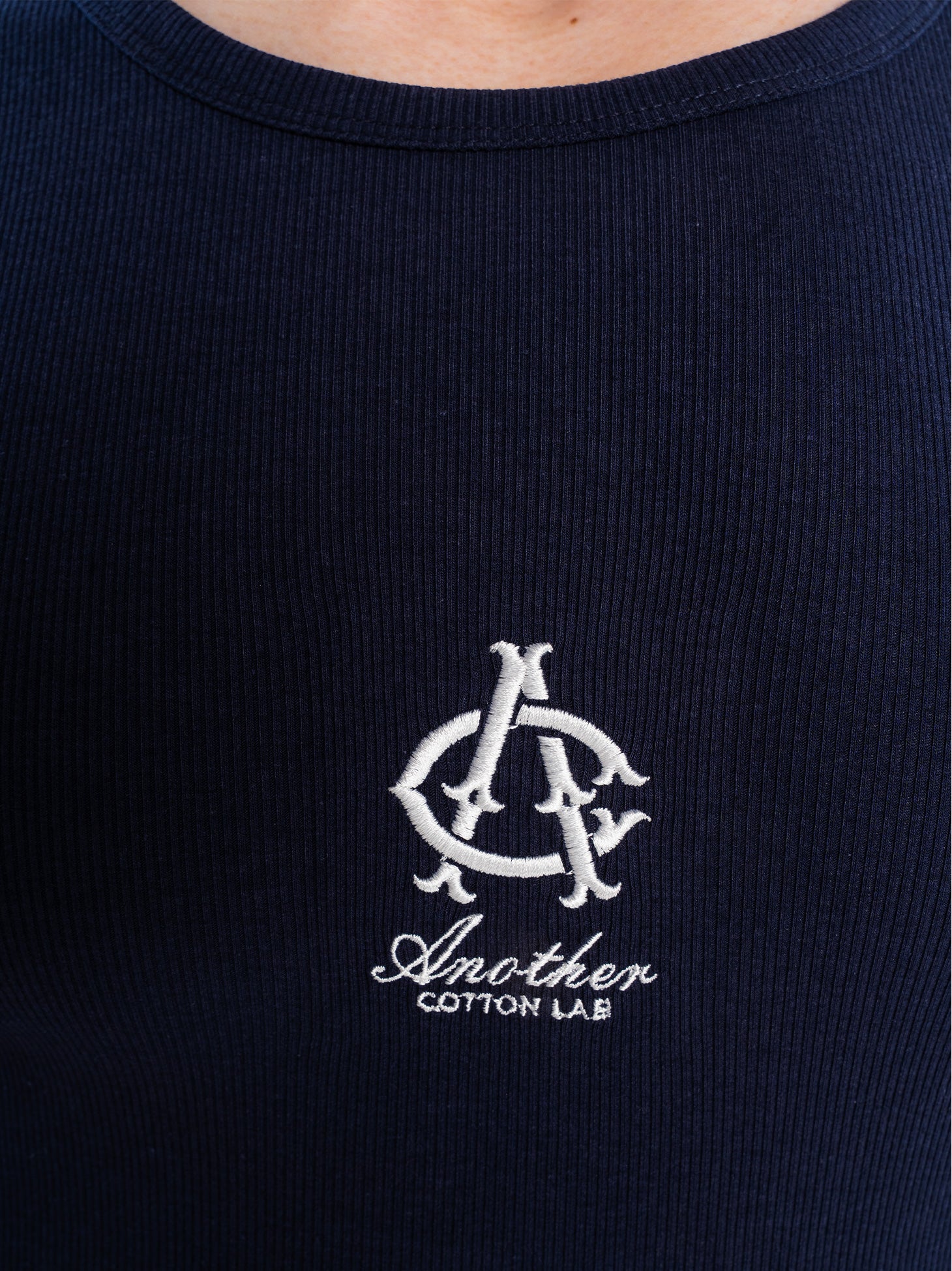Crest Ripped Tanktop - Image 11
