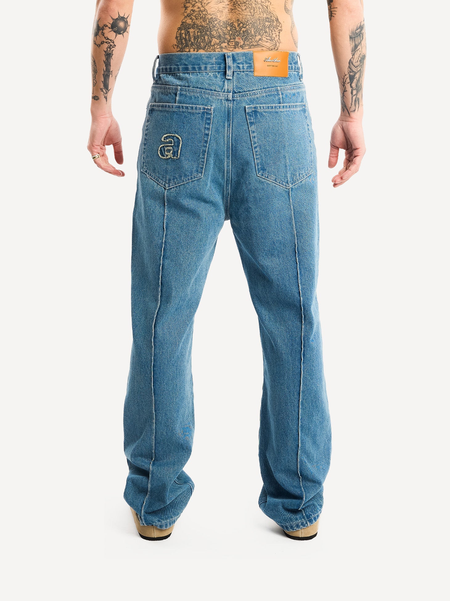 Pleated Wide Fit Jeans - Image 4